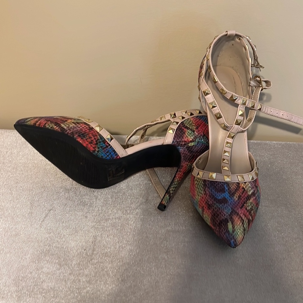 Heels - Picture 3 of 4